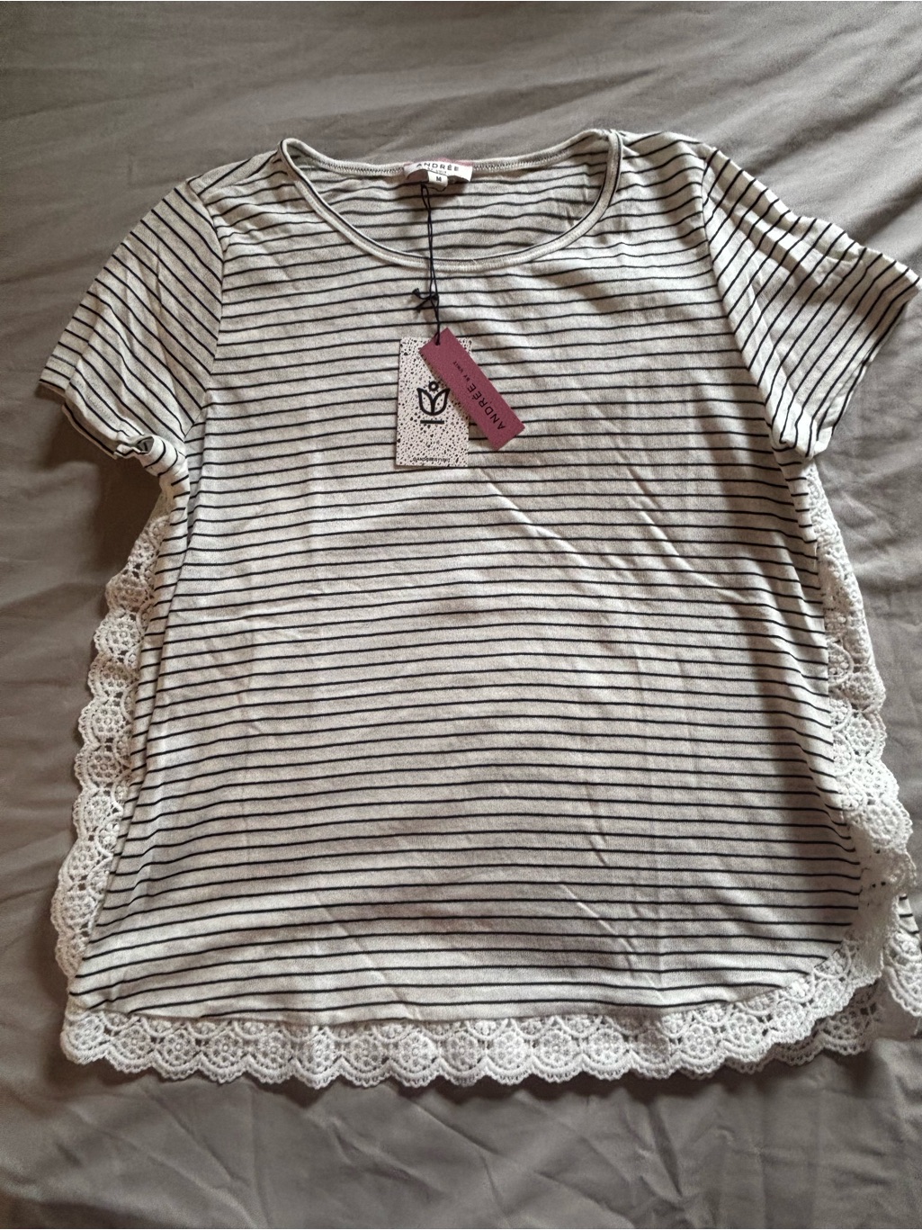 Andre By Unit Striped Lace Hem Top Size Medium Nwt